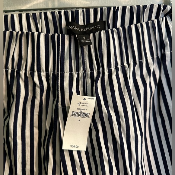 NEW WITH TAG Banana Republic striped black and white shorts. - Picture 2 of 3